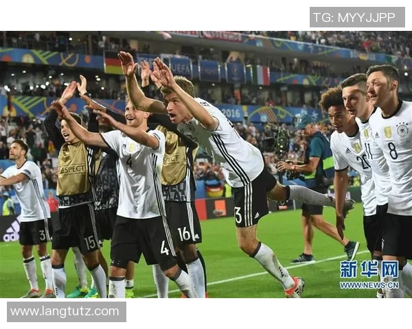 意大利足球队在友谊赛中以两球战胜德国队展现强大实力