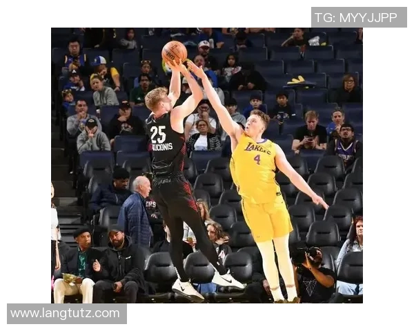 湖人队与小牛队夏季联赛精彩对决回顾与分析