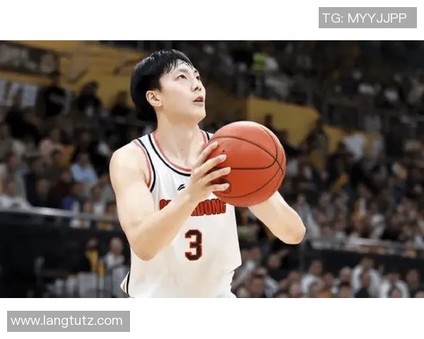 胡明轩的篮球之路：从少年梦想到职业生涯的辉煌历程