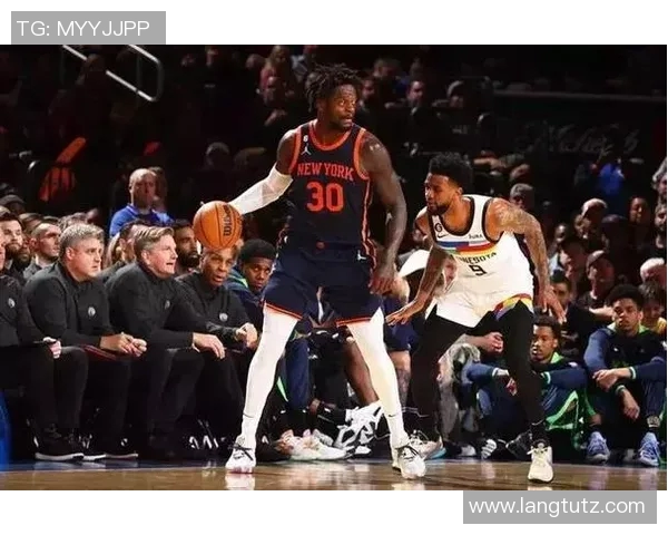 尼克斯队战胜魔术，球队迎来胜利：展现团队力量与球迷精神