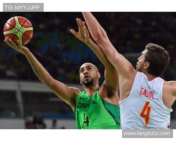 美国男篮与巴西男篮激战正酣谁将赢得这场篮球盛宴 美国男篮与巴西男篮激战正酣谁将赢得这场篮球盛宴