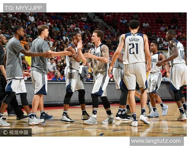 勇士与掘金在NBA夏季联赛中激战正酣新星表现引人瞩目 勇士与掘金在NBA夏季联赛中激战正酣新星表现引人瞩目