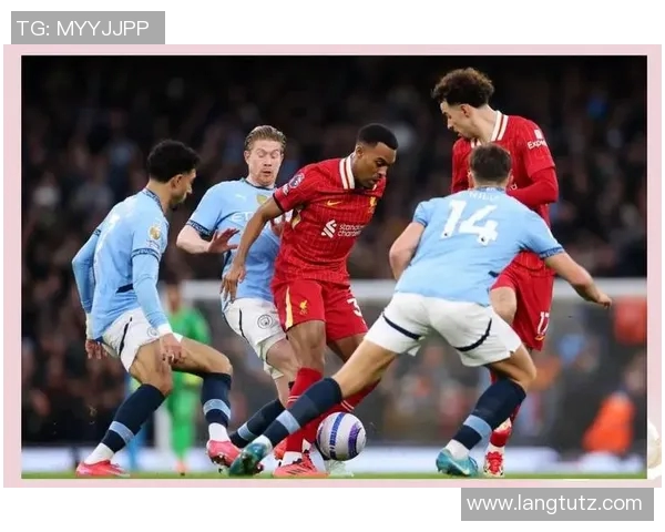 利物浦球星萨拉赫入选年度最佳阵容，积极备战下赛季